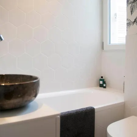 Appartement Nice 24 M Decorated And Refurbished With Wifi