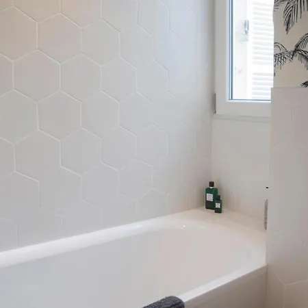 Nice 24 M Decorated And Refurbished With Wifi Appartement